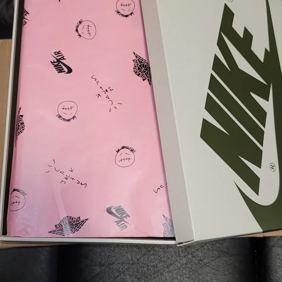 Jordan 1 Low x Travis Scott Medium Olive